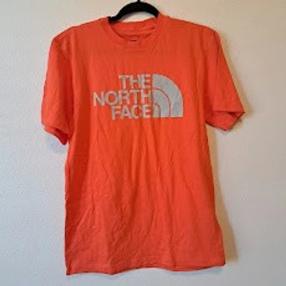 The North Face Mens Circular Design Logo T-Shirt Orange Small Short Sleeve Tee